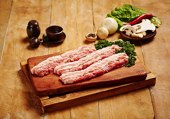 포토 JPG 스튜디오촬영 식재료 고추 양파 실내 파슬리 생고기 육류 돼지고기 사람없음 목재 상추 삼겹살 양송이 나무도마 새송이버섯 쌈채소 벌집삼겹살 나무배경 국내포토 나무 백그라운드 채소 재료 도마 내부 버섯 파일형식