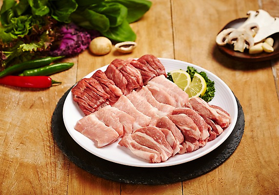 포토 JPG 스튜디오촬영 접시 식재료 고추 실내 파슬리 생고기 육류 돼지고기 사람없음 목재 레몬 슬라이스 양송이 가브리살 갈매기살 돌판 새송이버섯 쌈채소 특수부위 항정살 국내포토 나무 식기 채소 과일 재료 내부 버섯 돌_바위 부위 파일형식