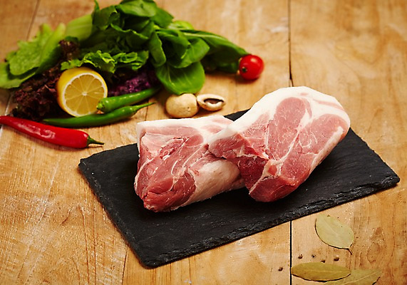 포토 JPG 스튜디오촬영 식재료 고추 실내 생고기 육류 돼지고기 사람없음 목재 상추 레몬 양송이 돌판 쌈채소 월계수 목심 국내포토 나무 채소 과일 재료 내부 버섯 돌_바위 파일형식