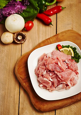 포토 JPG 스튜디오촬영 접시 식재료 방울토마토 고추 양파 피망 실내 파슬리 생고기 육류 돼지고기 사람없음 목재 상추 레몬 슬라이스 홍고추 양송이 나무도마 등심 쌈채소 플랫레이 국내포토 나무 식기 토마토 채소 과일 재료 도마 내부 버섯 플랫 파일형식