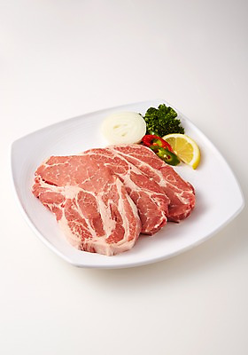 포토 JPG 스튜디오촬영 접시 식재료 양파 실내 파슬리 육류 돼지고기 사람없음 레몬 흰배경 슬라이스 홍고추 풋고추 목심 국내포토 식기 백그라운드 채소 과일 고추 내부 흰색 파일형식