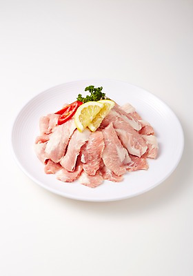 포토 JPG 스튜디오촬영 접시 식재료 실내 파슬리 육류 돼지고기 사람없음 레몬 흰배경 슬라이스 홍고추 항정살 국내포토 식기 백그라운드 채소 과일 고추 내부 흰색 파일형식