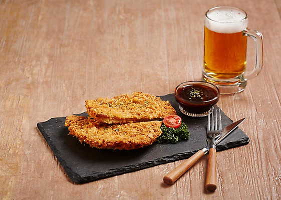 포토 JPG 스튜디오촬영 음식 포크 방울토마토 한잔 맥주 생맥주 실내 파슬리 사람없음 목재 소스 나이프 돈가스 야식 돌판 국내포토 나무 1 식기 토마토 채소 재료 주류 내부 돌_바위 양념 칼 커틀릿 파일형식