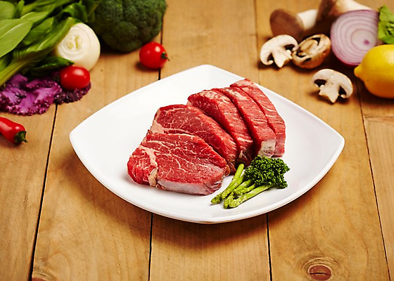 포토 JPG 스튜디오촬영 접시 식재료 방울토마토 양파 실내 파슬리 생고기 육류 사람없음 목재 소고기 레몬 아스파라거스 홍고추 청경채 양송이 한우 안심 마블링 새송이버섯 국내포토 나무 식기 토마토 채소 과일 재료 고추 내부 버섯 파일형식