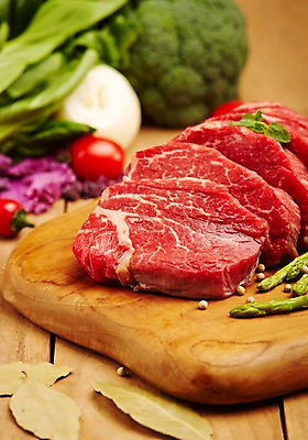 포토 JPG 스튜디오촬영 식재료 실내 생고기 육류 사람없음 목재 아웃포커스 소고기 아스파라거스 한우 안심 나무도마 마블링 월계수 국내포토 나무 채소 재료 도마 촬영기법 내부 파일형식