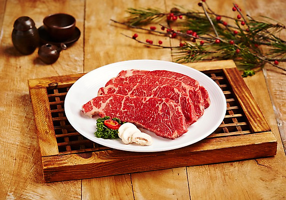 포토 JPG 스튜디오촬영 접시 식재료 방울토마토 실내 파슬리 생고기 육류 사람없음 목재 소고기 양송이 한우 창호문 마블링 치마살 국내포토 나무 식기 토마토 채소 재료 내부 문 버섯 파일형식