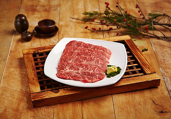 포토 JPG 스튜디오촬영 접시 식재료 실내 파슬리 생고기 육류 사람없음 목재 소고기 레몬 슬라이스 한우 창호문 마블링 부채살 국내포토 나무 식기 채소 과일 재료 내부 문 파일형식