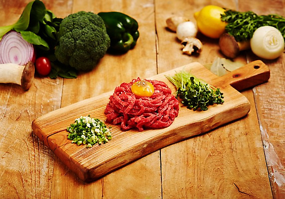 포토 JPG 스튜디오촬영 식재료 양파 피망 실내 파슬리 생고기 육류 사람없음 목재 소고기 브로콜리 레몬 양송이 무순 한우 노른자 육회 쪽파 나무도마 새송이버섯 국내포토 나무 채소 과일 재료 도마 내부 계란 버섯 파 새싹채소 파일형식