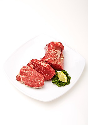 포토 JPG 스튜디오촬영 접시 식재료 실내 파슬리 육류 사람없음 소고기 레몬 흰배경 슬라이스 안심 마블링 국내포토 식기 백그라운드 채소 과일 내부 흰색 파일형식