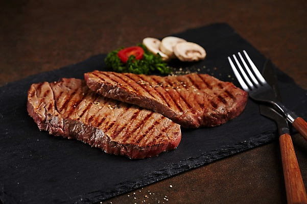 포토 JPG 스튜디오촬영 음식 포크 방울토마토 실내 파슬리 스테이크 사람없음 소고기 나이프 양송이 돌판 등심 국내포토 식기 토마토 채소 서양음식 육류 내부 버섯 돌_바위 칼 파일형식