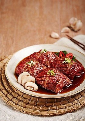 포토 JPG 스튜디오촬영 접시 식재료 실내 마늘 사람없음 아웃포커스 소고기 식탁보 볏짚 슬라이스 양송이 소갈비 국내포토 식기 채소 촬영기법 육류 내부 버섯 짚 파일형식