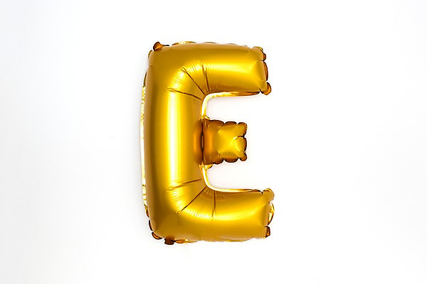 포토 JPG 스튜디오촬영 문자 알파벳 영어 기념일 대문자 누끼 이벤트 사람없음 파티 금색 E 파티용품 풍선 헬륨 국내포토 컬러 실내 원소 이벤트용품 파일형식