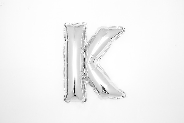 포토 JPG 스튜디오촬영 문자 알파벳 영어 기념일 대문자 누끼 이벤트 사람없음 파티 은색 파티용품 풍선 K 헬륨 국내포토 컬러 실내 원소 이벤트용품 파일형식