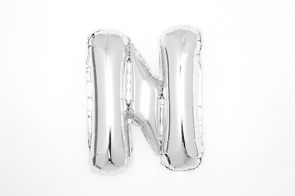 포토 JPG 스튜디오촬영 문자 알파벳 영어 기념일 대문자 누끼 이벤트 사람없음 파티 N 은색 파티용품 풍선 헬륨 국내포토 컬러 실내 원소 이벤트용품 파일형식