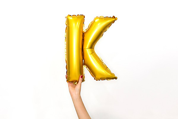 포토 JPG 스튜디오촬영 문자 손 알파벳 영어 기념일 대문자 누끼 이벤트 신체부위 파티 파티용품 풍선 K 헬륨 국내포토 실내 사람 원소 이벤트용품 파일형식