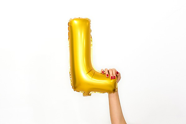 포토 JPG 스튜디오촬영 문자 손 알파벳 영어 기념일 대문자 누끼 이벤트 신체부위 파티 파티용품 풍선 L 헬륨 국내포토 실내 사람 원소 이벤트용품 파일형식