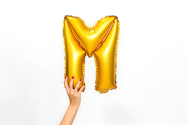 포토 JPG 스튜디오촬영 문자 손 알파벳 영어 기념일 대문자 누끼 이벤트 신체부위 파티 파티용품 풍선 M 헬륨 국내포토 실내 사람 원소 이벤트용품 파일형식