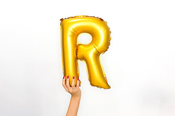 포토 JPG 스튜디오촬영 문자 손 알파벳 영어 기념일 대문자 누끼 이벤트 신체부위 파티 파티용품 풍선 R 헬륨 국내포토 실내 사람 원소 이벤트용품 파일형식