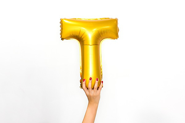 포토 JPG 스튜디오촬영 문자 손 알파벳 영어 기념일 대문자 누끼 이벤트 신체부위 파티 파티용품 풍선 T 헬륨 국내포토 실내 사람 원소 이벤트용품 파일형식