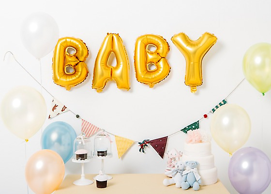 포토 JPG 스튜디오촬영 문자 알파벳 영어 기념일 백그라운드 대문자 이벤트 사람없음 장식 파티 케이크 곰인형 금색 컵케이크 파티용품 풍선 헬륨 국내포토 인형 컬러 디저트 실내 원소 이벤트용품 파일형식