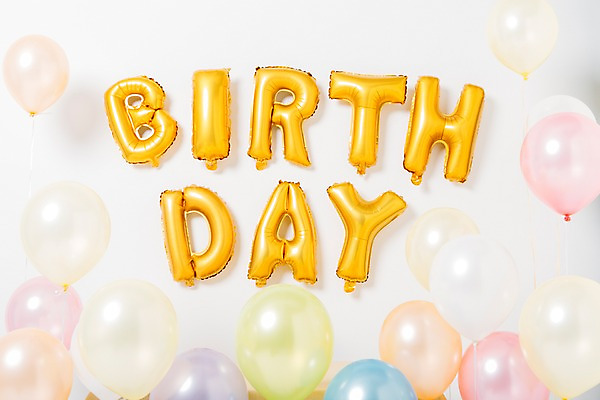 포토 JPG 스튜디오촬영 문자 알파벳 영어 기념일 백그라운드 대문자 이벤트 사람없음 파티 금색 생일파티 생일 파티용품 풍선 헬륨 국내포토 컬러 실내 원소 이벤트용품 파일형식
