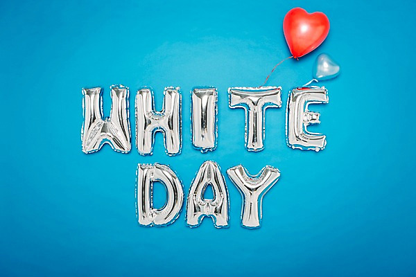 포토 JPG 스튜디오촬영 문자 알파벳 영어 기념일 백그라운드 화이트데이 대문자 이벤트 사람없음 파티 하트 은색 파티용품 풍선 헬륨 국내포토 모양 컬러 데이이벤트 실내 원소 이벤트용품 파일형식