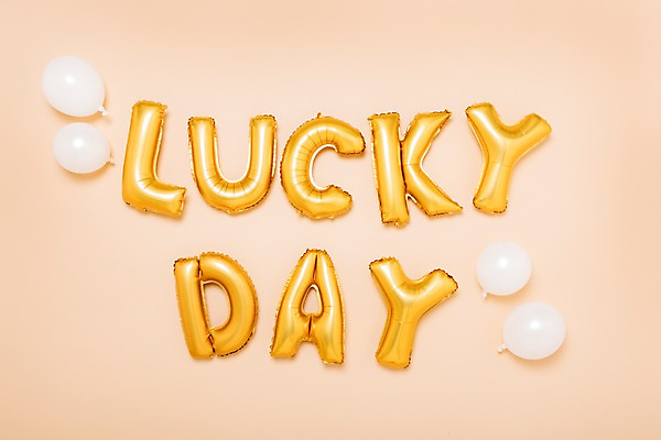 포토 JPG 스튜디오촬영 문자 알파벳 영어 기념일 백그라운드 대문자 이벤트 사람없음 파티 금색 인사 행운 인사말 데이 파티용품 풍선 헬륨 국내포토 컬러 컨셉 실내 예절 원소 이벤트용품 파일형식