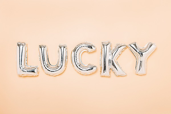 포토 JPG 스튜디오촬영 문자 알파벳 영어 기념일 백그라운드 대문자 이벤트 사람없음 파티 행운 은색 파티용품 풍선 헬륨 국내포토 컬러 컨셉 실내 원소 이벤트용품 파일형식