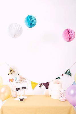 포토 JPG 기념일 백그라운드 사람없음 장식 파티 케이크 생일 컵케이크 오브젝트 파티용품 풍선 생일상 헬륨 국내포토 디저트 이벤트 원소 이벤트용품 파일형식