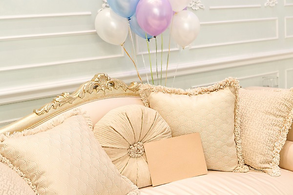 포토 JPG 기념일 백그라운드 쿠션 실내 사람없음 소파 파티 파티용품 풍선 헬륨 국내포토 의자 이벤트 내부 원소 이벤트용품 파일형식