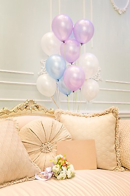 포토 JPG 기념일 꽃 백그라운드 쿠션 실내 사람없음 소파 파티 파티용품 풍선 헬륨 국내포토 식물 의자 이벤트 내부 원소 이벤트용품 파일형식