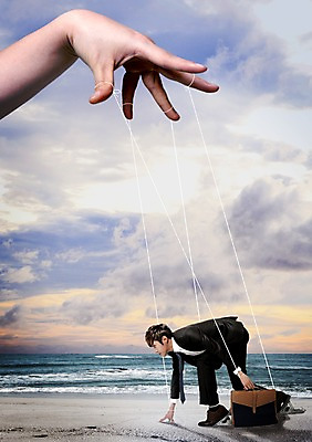 JPG 구름 편집이미지 남자 바다 서류가방 비즈니스 하늘 한명 성인 해변 한국인 비즈니스맨 준비 출발 합성 마리오네트 꼭두각시 출발자세 편집실사 자연요소 1 인형 포즈 컨셉 가방 사람 동양인 직장인 CG 파일형식