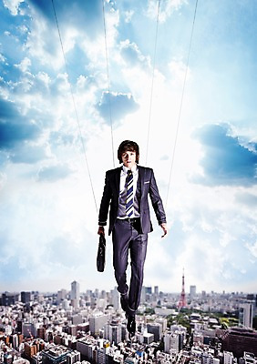 JPG 외국인 구름 편집이미지 남자 서류가방 비즈니스 하늘 한명 빌딩 성인 도시 비즈니스맨 합성 마리오네트 꼭두각시 편집실사 자연요소 1 인형 가방 사람 인종 건물 직장인 CG 파일형식