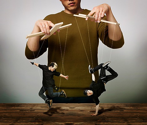 JPG 편집이미지 남자 성인 세명 한국인 춤 비보이 합성 마리오네트 꼭두각시 편집실사 인형 문화예술 사람 동양인 CG 파일형식