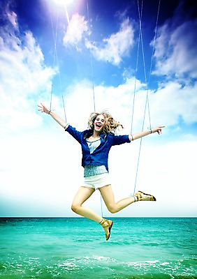 JPG 외국인 구름 편집이미지 여자 바다 하늘 한명 성인 해변 점프 합성 마리오네트 꼭두각시 편집실사 자연요소 1 인형 모션 사람 인종 CG 파일형식