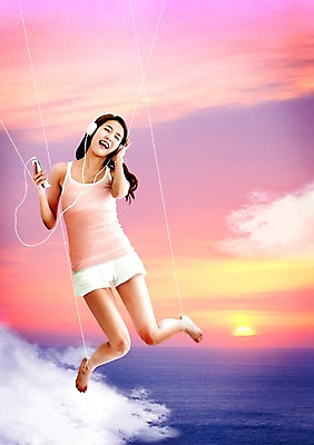 JPG 구름 편집이미지 여자 바다 하늘 한명 성인 태양 노을 음악감상 한국인 합성 마리오네트 꼭두각시 편집실사 자연요소 1 인형 사람 동양인 감상 CG 파일형식