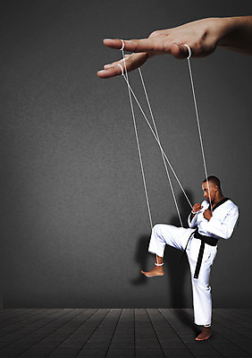 JPG 외국인 편집이미지 남자 한명 성인 태권도 합성 태권도복 마리오네트 꼭두각시 편집실사 1 인형 도복 사람 인종 격투기 CG 파일형식