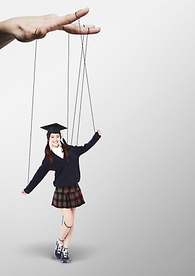 JPG 외국인 편집이미지 학생 여자 교복 학사모 청소년 한명 합성 마리오네트 꼭두각시 편집실사 모자_잡화 1 옷 인형 졸업 사람 인종 CG 파일형식