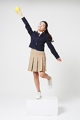 포토 JPG 스튜디오촬영 전신 여학생 여자 교복 운동화 중학생 청소년 실내 한명 서기 미소 들기 앞모습 손들기 확성기 한국인 흰배경 여중생 다리들기 십대여자한명만 국내포토 1 학생 옷 뷰포인트 신발 모션 표정 사람 동양인 내부 흰색 여자한명만 십대여자만 파일형식 컬러 인종 여자만 십대만
