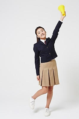 포토 JPG 스튜디오촬영 전신 여학생 여자 교복 운동화 중학생 청소년 실내 한명 서기 미소 들기 앞모습 손들기 확성기 한국인 흰배경 여중생 다리들기 십대여자한명만 국내포토 1 학생 옷 뷰포인트 신발 모션 표정 사람 동양인 내부 흰색 여자한명만 십대여자만 파일형식 컬러 인종 여자만 십대만