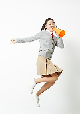 포토 JPG 스튜디오촬영 전신 여학생 여자 교복 운동화 중학생 청소년 실내 한명 들기 옆모습 점프 확성기 외침 한국인 흰배경 여중생 십대여자한명만 국내포토 1 학생 옷 뷰포인트 신발 모션 사람 동양인 내부 소리 흰색 여자한명만 십대여자만 파일형식 컬러 인종 여자만 십대만