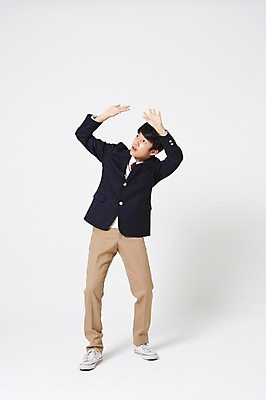 포토 JPG 스튜디오촬영 전신 남자 교복 남학생 운동화 중학생 청소년 실내 한명 서기 앞모습 한국인 올려보기 수비 흰배경 피하기 십대남자한명만 남중생 국내포토 1 학생 옷 뷰포인트 백그라운드 신발 모션 사람 동양인 내부 흰색 남자한명만 십대남자만 파일형식