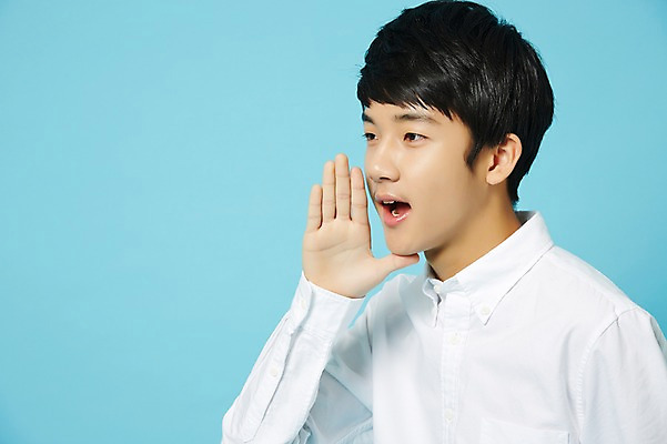 포토 JPG 스튜디오촬영 남자 남학생 와이셔츠 중학생 청소년 실내 말하기 한명 손짓 상반신 옆모습 한국인 귓속말 파란배경 십대남자한명만 남중생 국내포토 1 학생 뷰포인트 백그라운드 셔츠 모션 사람 동양인 내부 파란색 남자한명만 십대남자만 파일형식