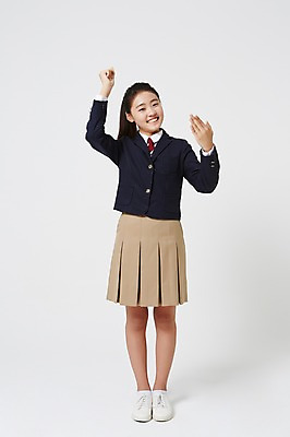 포토 JPG 스튜디오촬영 전신 여학생 여자 교복 운동화 중학생 청소년 실내 한명 서기 미소 손짓 앞모습 손들기 주먹 한국인 입학 흰배경 여중생 십대여자한명만 국내포토 1 학생 옷 교육 뷰포인트 백그라운드 신발 모션 표정 사람 동양인 내부 흰색 여자한명만 십대여자만 파일형식