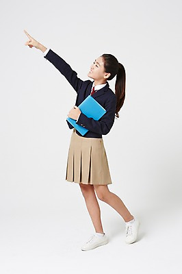 포토 JPG 스튜디오촬영 전신 여학생 여자 교복 운동화 안기 중학생 청소년 실내 한명 서기 미소 들기 옆모습 책 한국인 올려보기 가리킴 입학 흰배경 여중생 십대여자한명만 국내포토 1 학생 옷 교육 뷰포인트 백그라운드 신발 모션 표정 사람 동양인 손짓 내부 흰색 여자한명만 십대여자만 파일형식