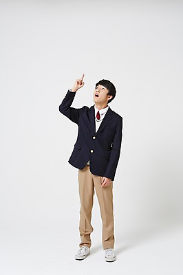 포토 JPG 스튜디오촬영 전신 남자 교복 남학생 운동화 중학생 청소년 실내 입벌림 한명 서기 앞모습 놀람 한국인 올려보기 가리킴 입학 흰배경 십대남자한명만 남중생 국내포토 1 학생 옷 교육 감정 뷰포인트 백그라운드 신발 모션 표정 사람 동양인 손짓 내부 흰색 남자한명만 십대남자만 파일형식
