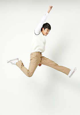 포토 JPG 스튜디오촬영 전신 남자 교복 남학생 운동화 중학생 청소년 실내 한명 미소 옆모습 손들기 점프 주먹 한국인 입학 흰배경 십대남자한명만 남중생 국내포토 1 학생 옷 교육 뷰포인트 백그라운드 신발 모션 표정 사람 동양인 내부 흰색 남자한명만 십대남자만 파일형식