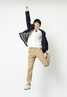 포토 JPG 스튜디오촬영 전신 남자 교복 남학생 운동화 중학생 청소년 실내 한명 미소 앞모습 손들기 점프 주먹 한국인 입학 흰배경 십대남자한명만 남중생 국내포토 1 학생 옷 교육 뷰포인트 백그라운드 신발 모션 표정 사람 동양인 내부 흰색 남자한명만 십대남자만 파일형식