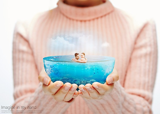 PSD 외국인 구름 편집 편집이미지 커플 여자 남자 어류 들기 성인 세명 바닷속 디지털합성 합성 디지털아트 이미지편집 자연요소 관계 모션 사람 인종 수중 수중동물 파일형식