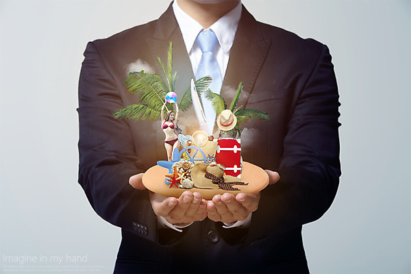 PSD 외국인 구름 편집 편집이미지 모자 여자 남자 불가사리 들기 정장 성인 두명 비키니 야자수 캐리어 비치볼 디지털합성 휴양지 합성 디지털아트 이미지편집 자연요소 나무 잡화 옷 수영복 공 모션 극피동물 바캉스용품 사람 인종 여행가방 장소 파일형식